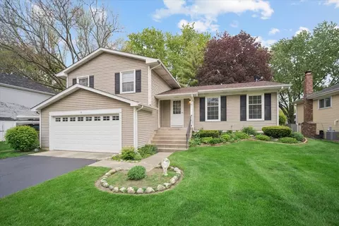51 Chelsea Ln, Cary, IL 60013