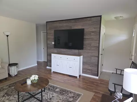 Living - 651 W Wrightwood Ave, Addison, IL 60101 photo 1 of 2