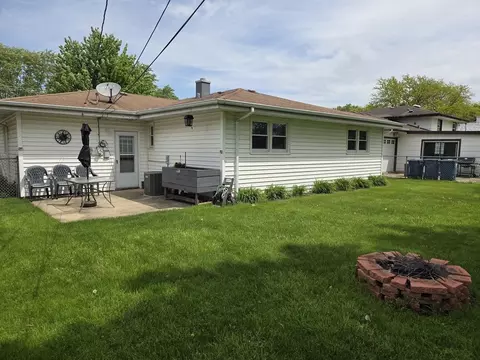 Exterior - 651 W Wrightwood Ave, Addison, IL 60101 photo 3 of 5