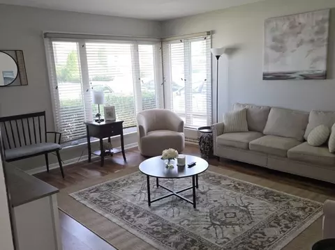 Living - 651 W Wrightwood Ave, Addison, IL 60101 photo 2 of 2