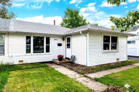 8869 S Kostner Ave, Hometown, IL 60456