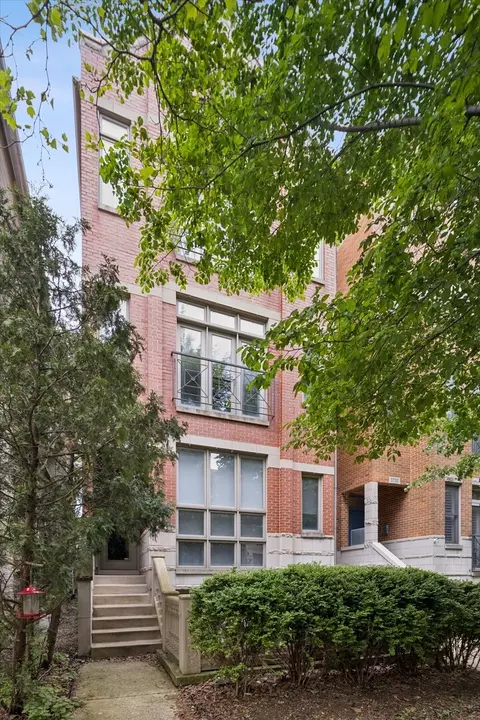 3728 N Kenmore Ave #2, Chicago, IL 60613