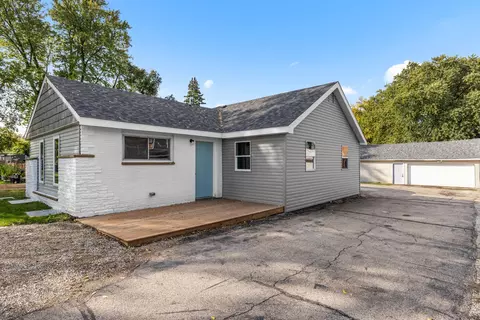 109 Raffel Rd, Woodstock, IL 60098