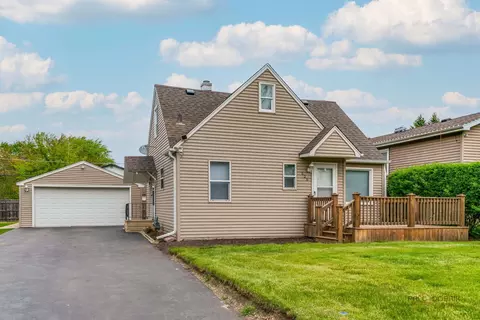 526 Clover Ln, Round Lake Beach, IL 60073