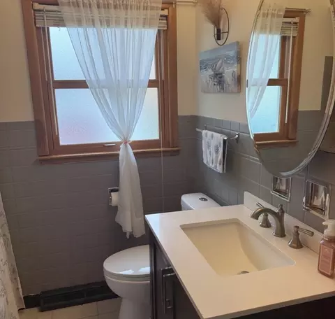 Bath - 3763 153rd St, Midlothian, IL 60445 photo 1 of 1