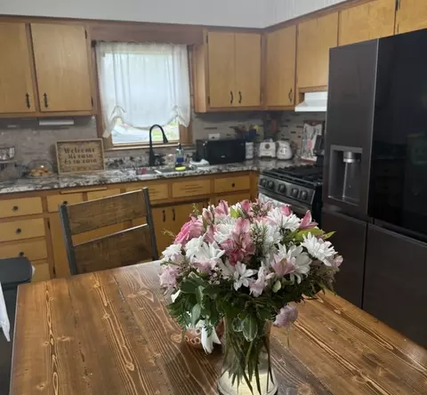 Kitchen - 3763 153rd St, Midlothian, IL 60445 photo 2 of 2