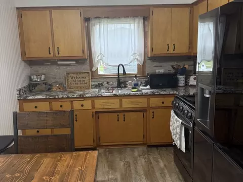 Kitchen - 3763 153rd St, Midlothian, IL 60445 photo 1 of 2