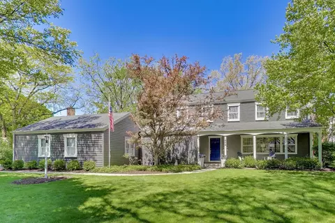 858 Woodbine Ln, Northbrook, IL 60062