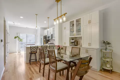 Dining - 1219 W Grenshaw St, Chicago, IL 60607 photo 1 of 3