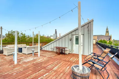 Exterior - 1219 W Grenshaw St, Chicago, IL 60607 photo 3 of 4
