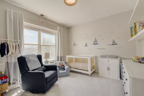 Bedroom - 1219 W Grenshaw St, Chicago, IL 60607 photo 3 of 3