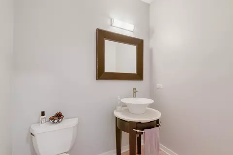Bath - 1219 W Grenshaw St, Chicago, IL 60607 photo 4 of 4