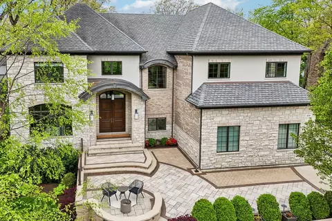 1028 Caroline Ct, Naperville, IL 60565