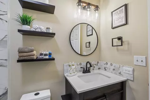 Bath - 3085 Timber Hill Ln, Aurora, IL 60504 photo 3 of 5