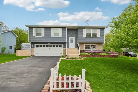 3085 Timber Hill Ln, Aurora, IL 60504