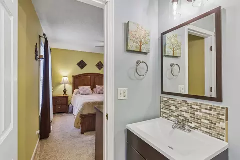 Bath - 3085 Timber Hill Ln, Aurora, IL 60504 photo 1 of 5