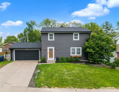 4571 Sheridan St, Davenport, IA 52806
