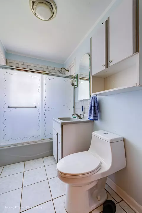 Bath - 1143 Arthur Ave, Berkeley, IL 60163 photo 1 of 2