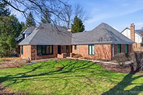 980 Persimmon Ct, Saint Charles, IL 60174