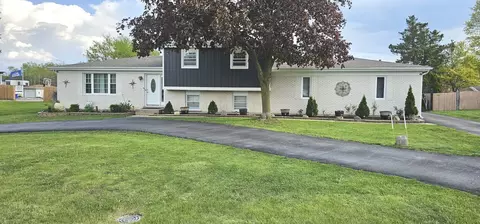 17 W335 Forestview Dr, Bensenville, IL 60106