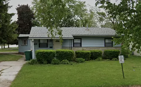 400 W Bellarmine Dr, Joliet, IL 60436