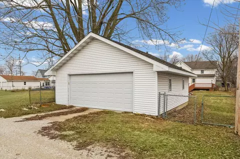 242 E Pine St, Paxton, IL 60957 photo 28