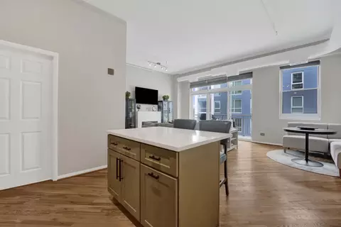 Kitchen - 950 W Monroe St #412, Chicago, IL 60607 photo 5 of 5