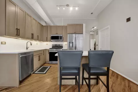 Kitchen - 950 W Monroe St #412, Chicago, IL 60607 photo 1 of 5