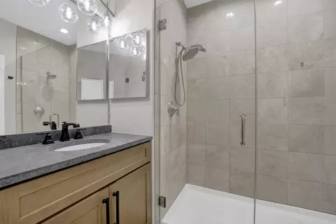 Bath - 950 W Monroe St #412, Chicago, IL 60607 photo 2 of 2