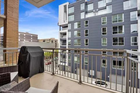 Exterior - 950 W Monroe St #412, Chicago, IL 60607 photo 1 of 2