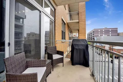 Exterior - 950 W Monroe St #412, Chicago, IL 60607 photo 2 of 2