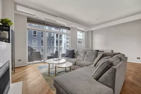 Living - 950 W Monroe St #412, Chicago, IL 60607 photo 2 of 8