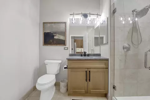 Bath - 950 W Monroe St #412, Chicago, IL 60607 photo 1 of 2