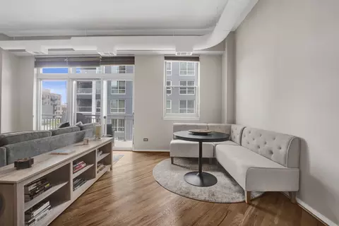 Living - 950 W Monroe St #412, Chicago, IL 60607 photo 7 of 8
