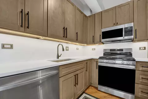 Kitchen - 950 W Monroe St #412, Chicago, IL 60607 photo 4 of 5