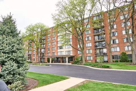 2000 Saint Regis Dr #1B, Lombard, IL 60148