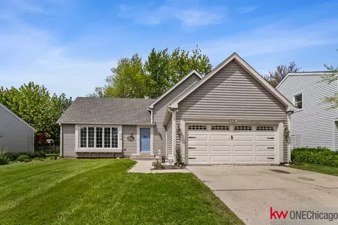 228 N Walnut Ln, Schaumburg, IL 60194
