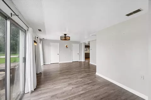 Living - 8059 Lorel Ave, Burbank, IL 60459 photo 4 of 5