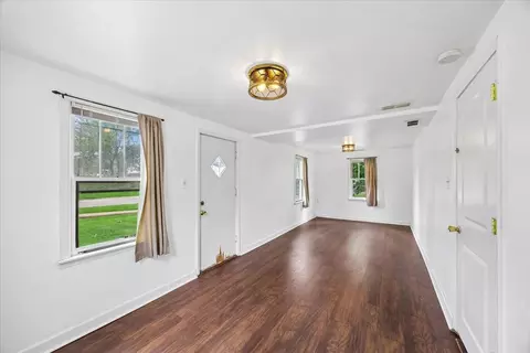 Living - 8059 Lorel Ave, Burbank, IL 60459 photo 1 of 5