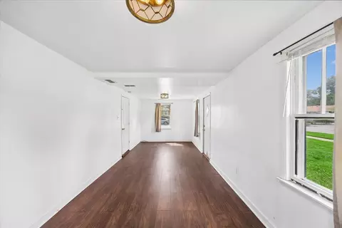 Living - 8059 Lorel Ave, Burbank, IL 60459 photo 2 of 5