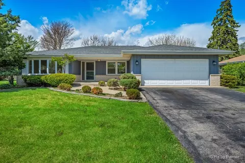 662 Orchard Ct, Roselle, IL 60172