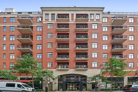 33 W Huron St #413, Chicago, IL 60654