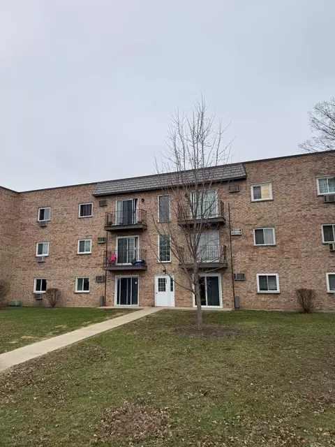 161 W Elk Trl #262, Carol Stream, IL 60188