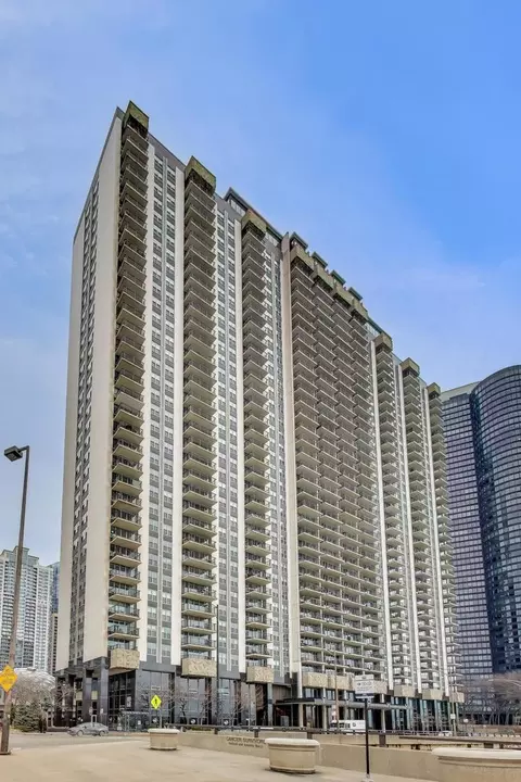 Exterior - 400 E Randolph St #1727, Chicago, IL 60601 photo 2 of 17