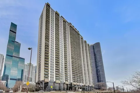 400 E Randolph St #1727, Chicago, IL 60601