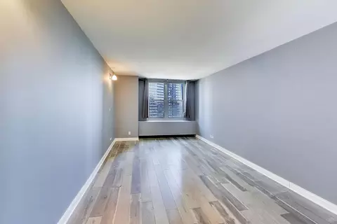 Living - 400 E Randolph St #1727, Chicago, IL 60601 photo 7 of 9