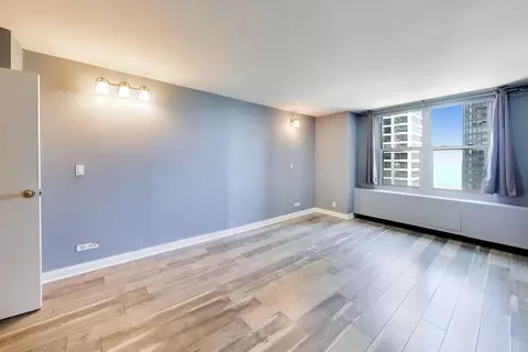 Living - 400 E Randolph St #1727, Chicago, IL 60601 photo 8 of 9