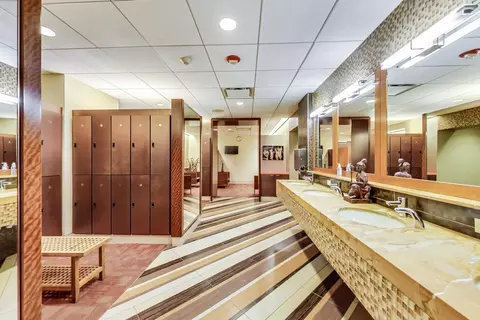 Bath - 400 E Randolph St #1727, Chicago, IL 60601 photo 2 of 2