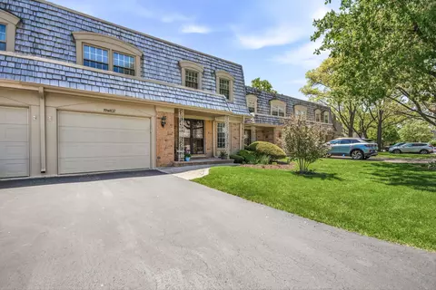 19 W107 Avenue Normandy N, Oak Brook, IL 60523