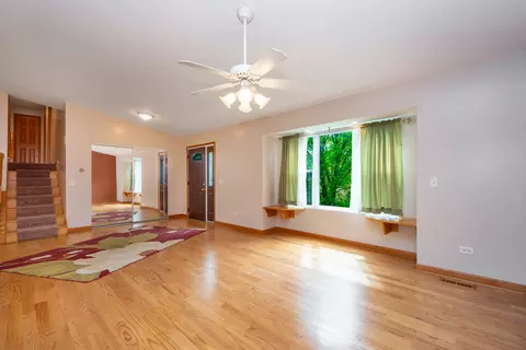 Living - 36851 N Kerwin Ln, Ingleside, IL 60041 photo 2 of 6